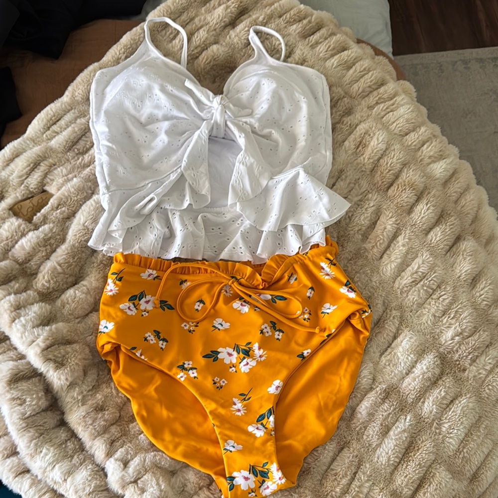 Floral Yellow and White Women's Intimate Set
